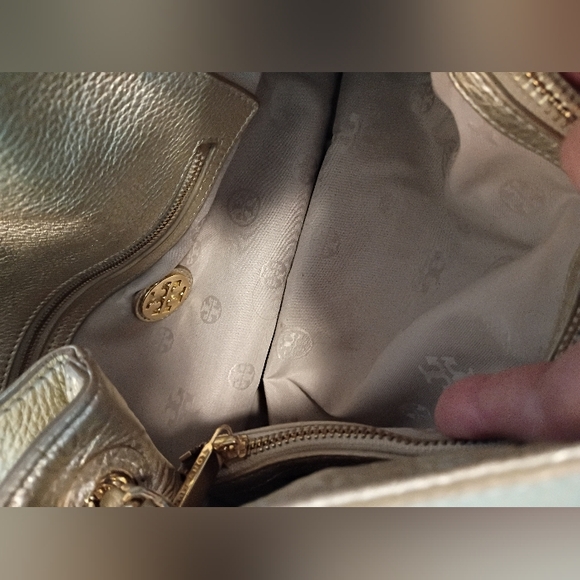 Tory Burch Gold Shoulder Bag with Chain Straps Gorgeous EUC - Picture 8 of 9